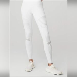 ALO Yoga White Textured Leggings Size M